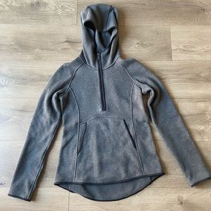 Lululemon Women’s grey Sweater